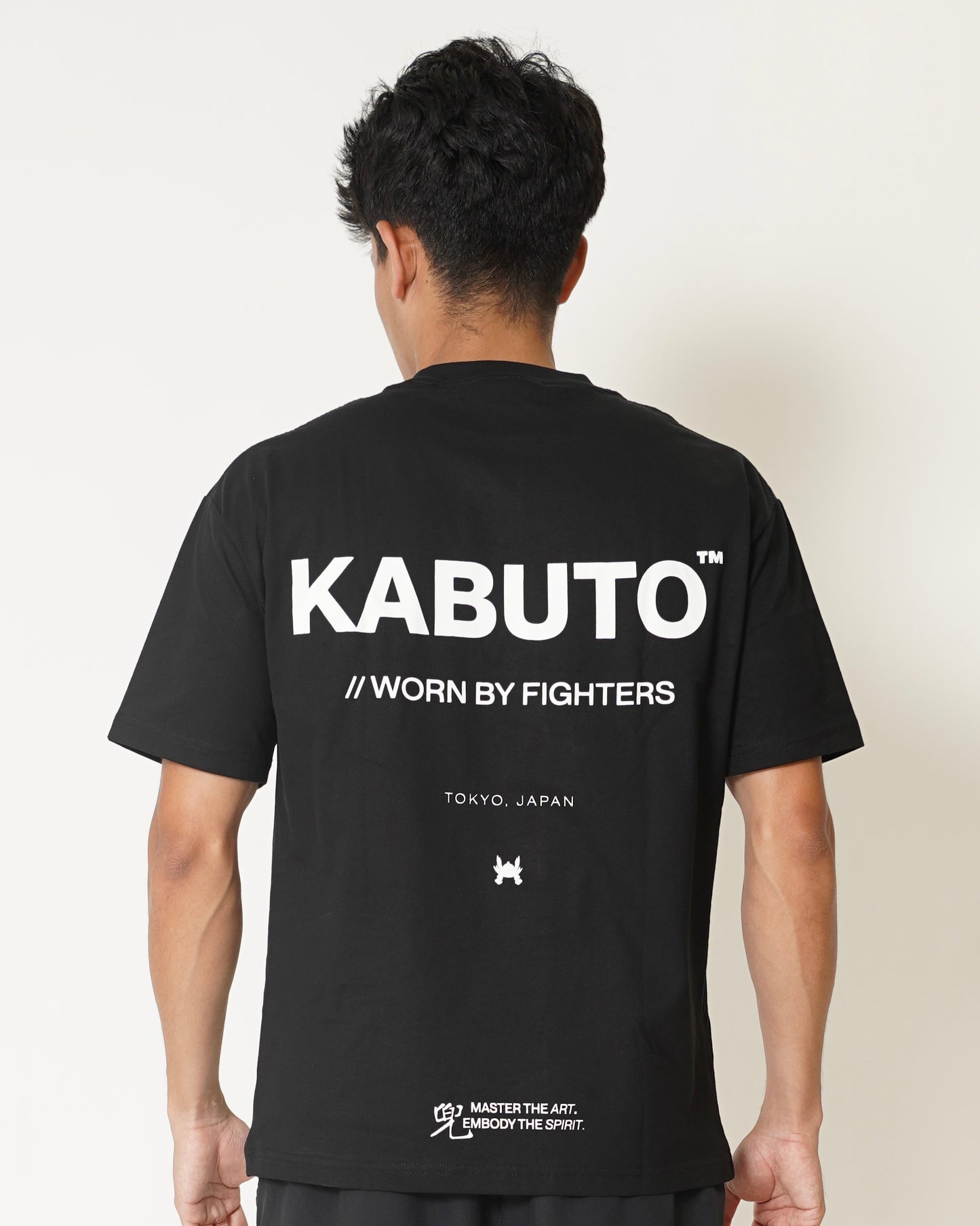 シグネチャーブラックTシャツ