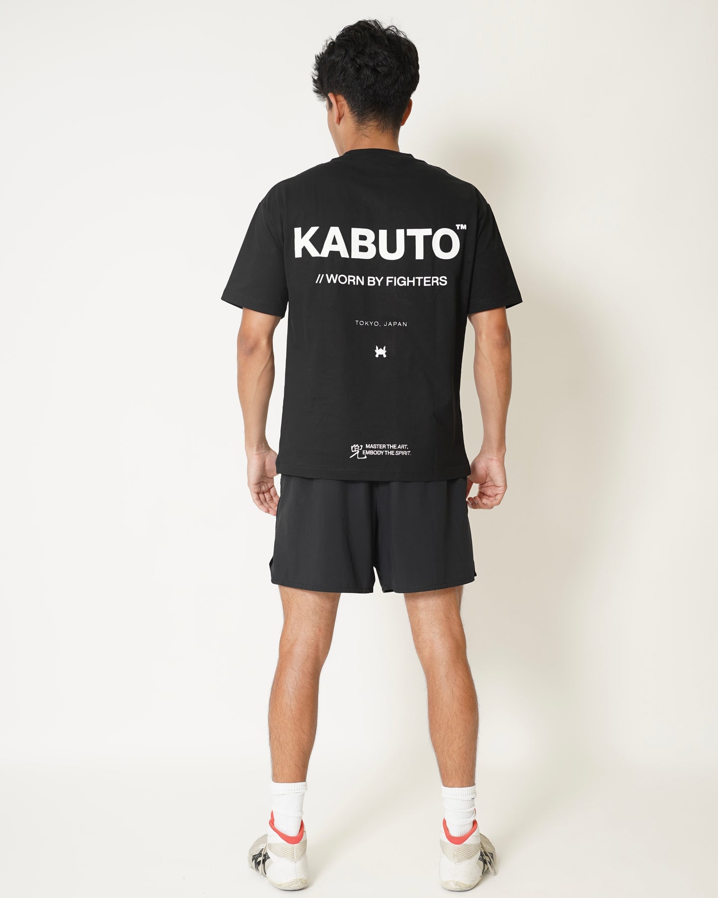 シグネチャーブラックTシャツ