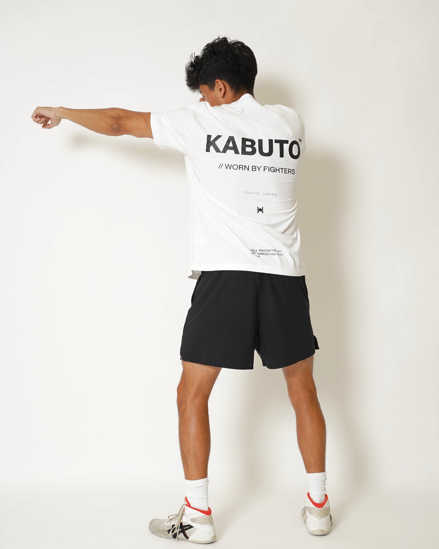 シグネチャーホワイトTシャツ
