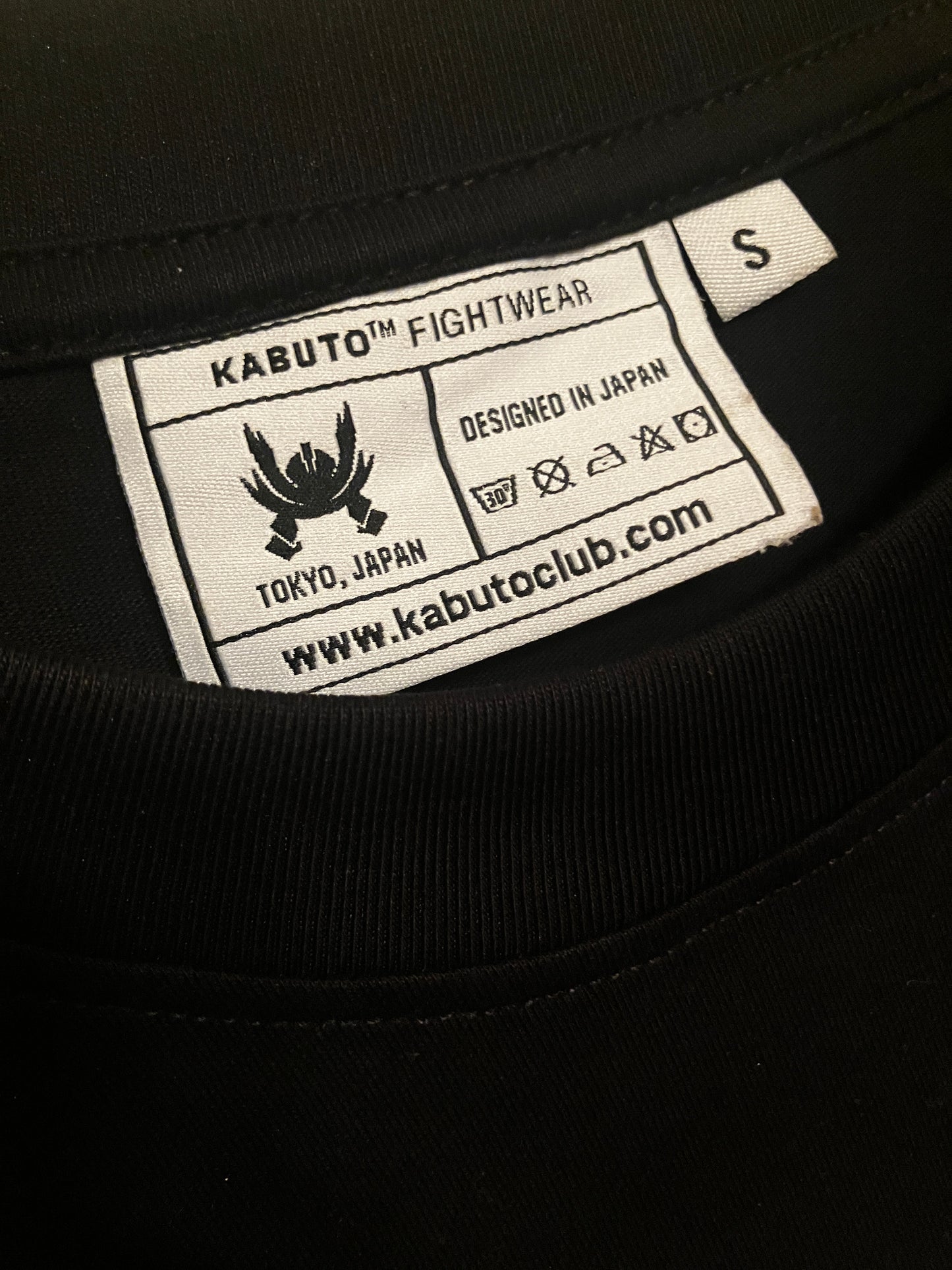 シグネチャーブラックTシャツ